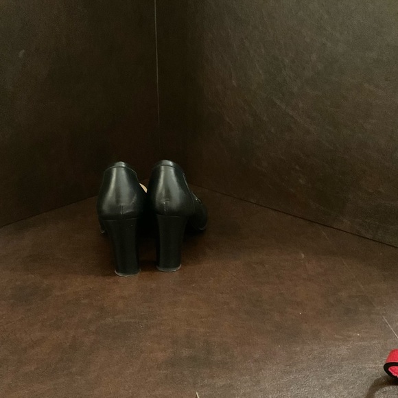 SALVATORE FERRAGAMO HEELS - Picture 3 of 3